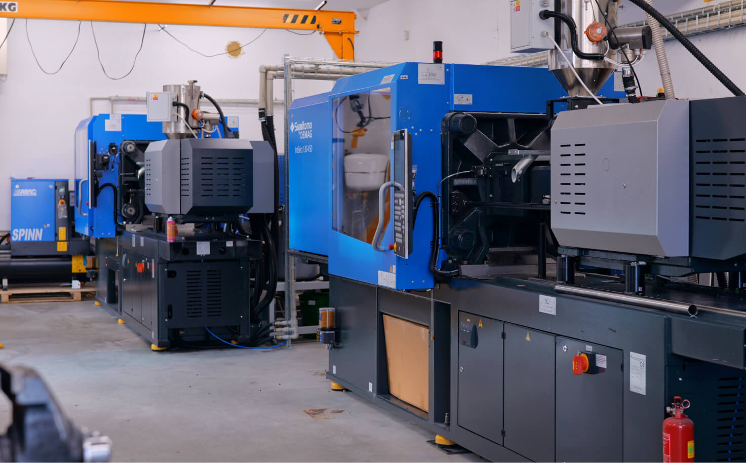 Vstřikolisovna stroj